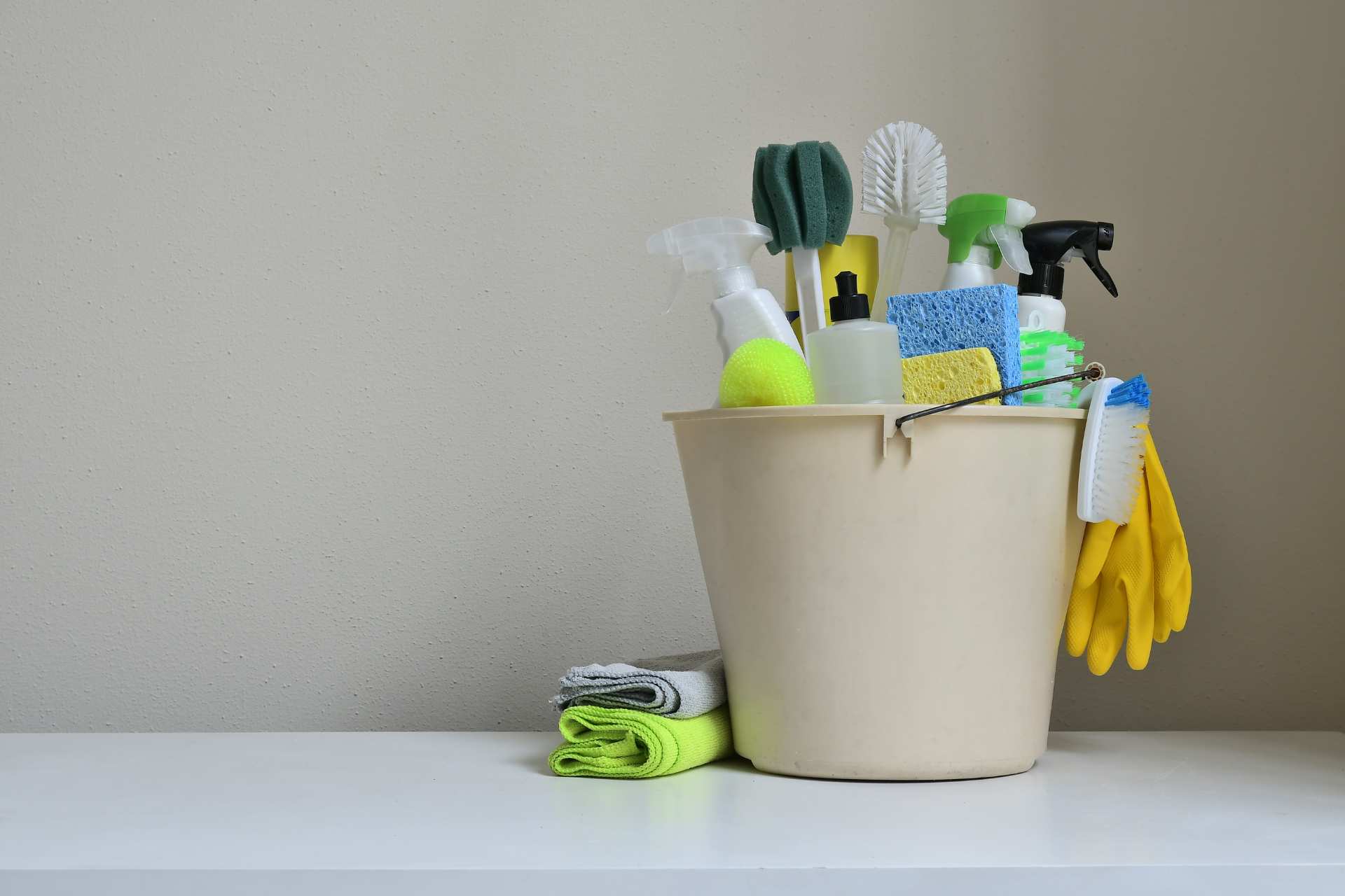 3 Potential Health Risks Of Using Regular Cleaning Products (and How To Avoid Them)